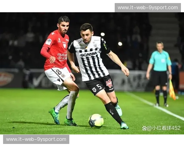 埃门vs乌德：当足球激情碰撞，谁将点燃荣耀之夜？